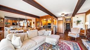 Smart TV, books - Impressive Mill Pond Views, Tasteful Upgrades, Redwood Deck (Graeagle)