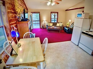 Living area - #2 Charming Cabin/Home - Giant Spa Tub, Family/Pet Friendly - Cedar Creek Cabins (Eureka Springs)