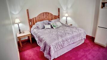 1 bedroom, bed sheets