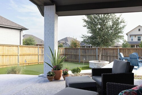 4-bedroom house with Pool and Putting Green in Hill Country