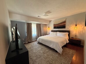 3 bedrooms, iron/ironing board, WiFi, bed sheets - 3-bedroom house in fabulous Farmington with big backyard for hosting (Farmington)