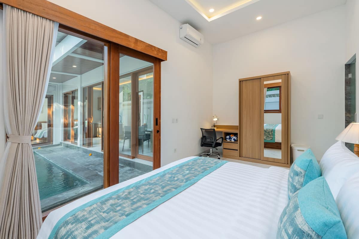 Family Private Pool Villa | Desk, free WiFi, bed sheets