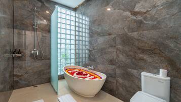 One Bedroom Pool Villa | Bathroom | Separate bathtub and shower, free toiletries, hair dryer, bathrobes