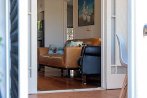 TV - Relaxing 2-Bed Beachside Escape (Sunshine Coast)