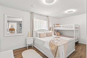 2 habitaciones, tabla de planchar con plancha, wifi y ropa de cama