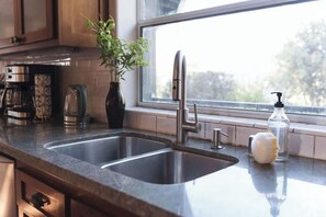 Kühlschrank, Ofen, Herdplatte, Geschirrspüler