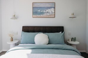4 habitaciones, escritorio, tabla de planchar con plancha y wifi