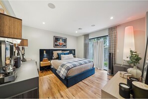 3 bedrooms, WiFi, bed sheets - Luxury 3-Story Urban Condo on Cherry Street in Tulsa. 5min to BOK Center (Tulsa)