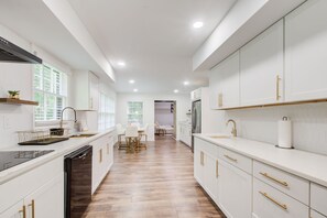 Fridge, microwave, stovetop, dishwasher