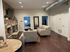 Living area - Modern Downtown Loft- Fast Wi-Fi, Walk to Cafes & Shops -Work + Relax (Morrison)