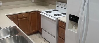 Cozy “Cord” 2-bedroom house with AC and a garage in Auburn