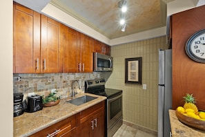 Studio | Internet - Lahaina Shores 512 in Lahaina (Lahaina)