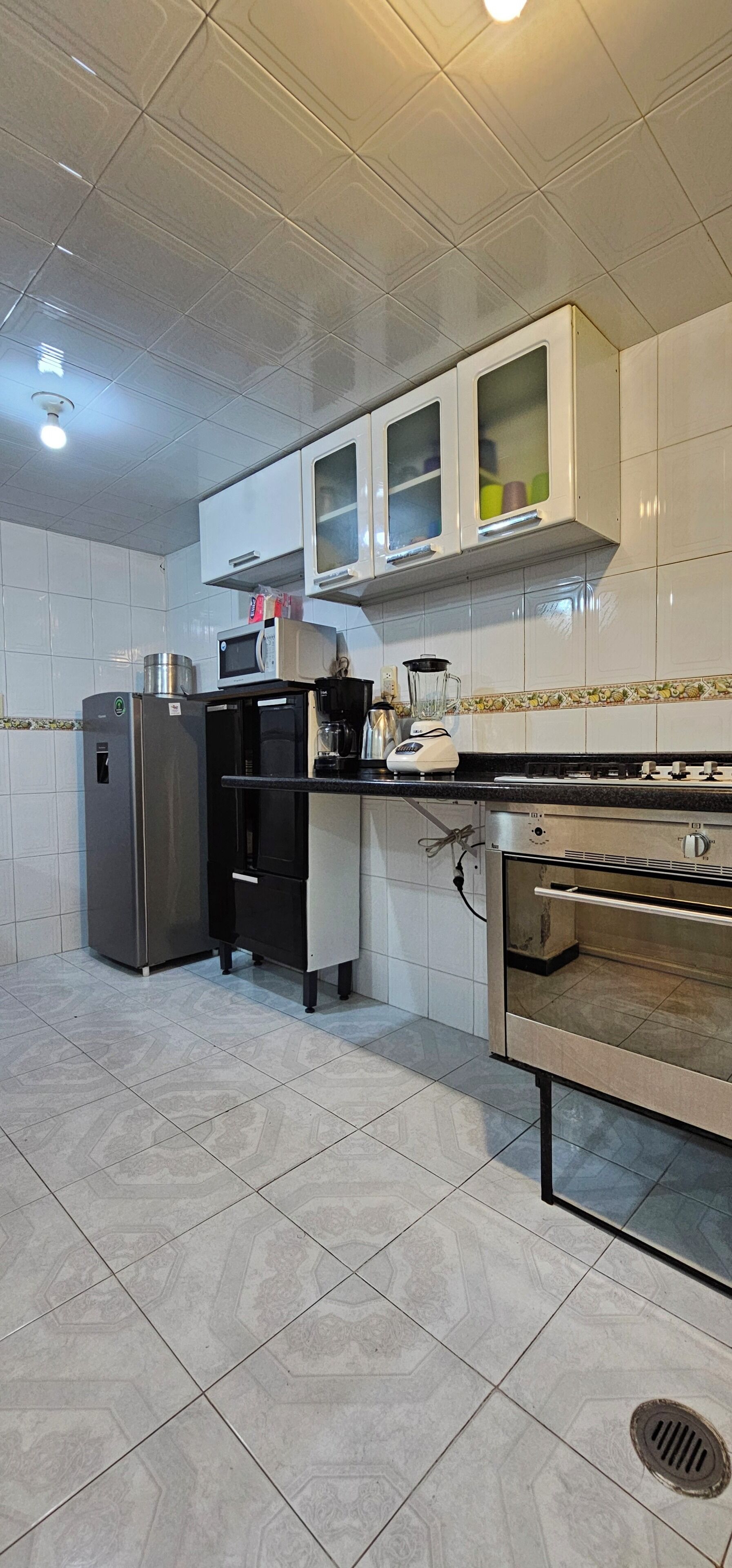 電子レンジ、オーブン、コンロ、コーヒー / ティーメーカー