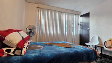 4 habitaciones, escritorio, tabla de planchar con plancha y wifi gratis