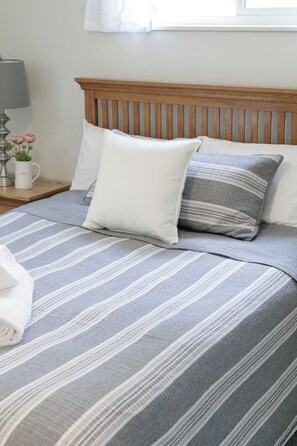 3 bedrooms, desk, iron/ironing board, free WiFi