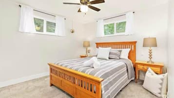 3 bedrooms, desk, iron/ironing board, free WiFi