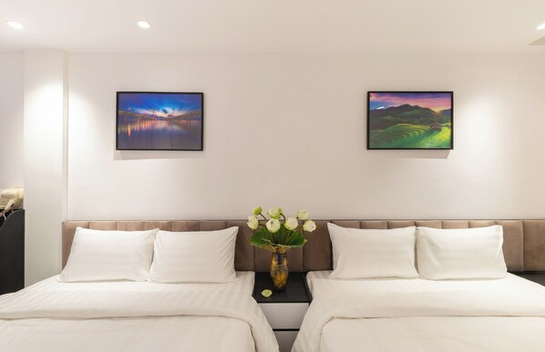 Family Room, Courtyard View | Free WiFi
