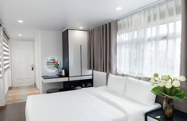 Deluxe Triple Room, City View | Free WiFi