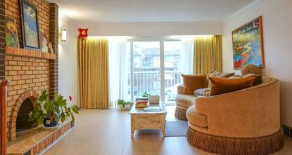 Clean, Convenient, Airy Home. 30min transit / 15min drive to YVR, Downtown, UBC.