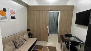 Unclassified image, 2 of 6, button - Shore 2 with balcony Near Mall of Asia. (Pasay)