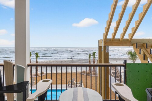 OIB Luxury | Oceanfront | Private Pool & Hot Tub | Pet-Friendly | Sleeps up to 21