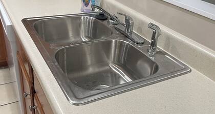 Delightful “Duesenburg”
2-bedroom house in tranquil Auburn with AC & a garage