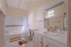 Dusche, Haartrockner, Bidet, Handtücher