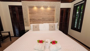 In-room safe, desk, laptop workspace, blackout curtains