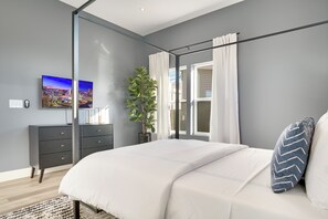 4 chambres, fer et planche à repasser, lit de bébé portatif