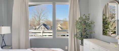 4 bedrooms, iron/ironing board, travel crib, free WiFi