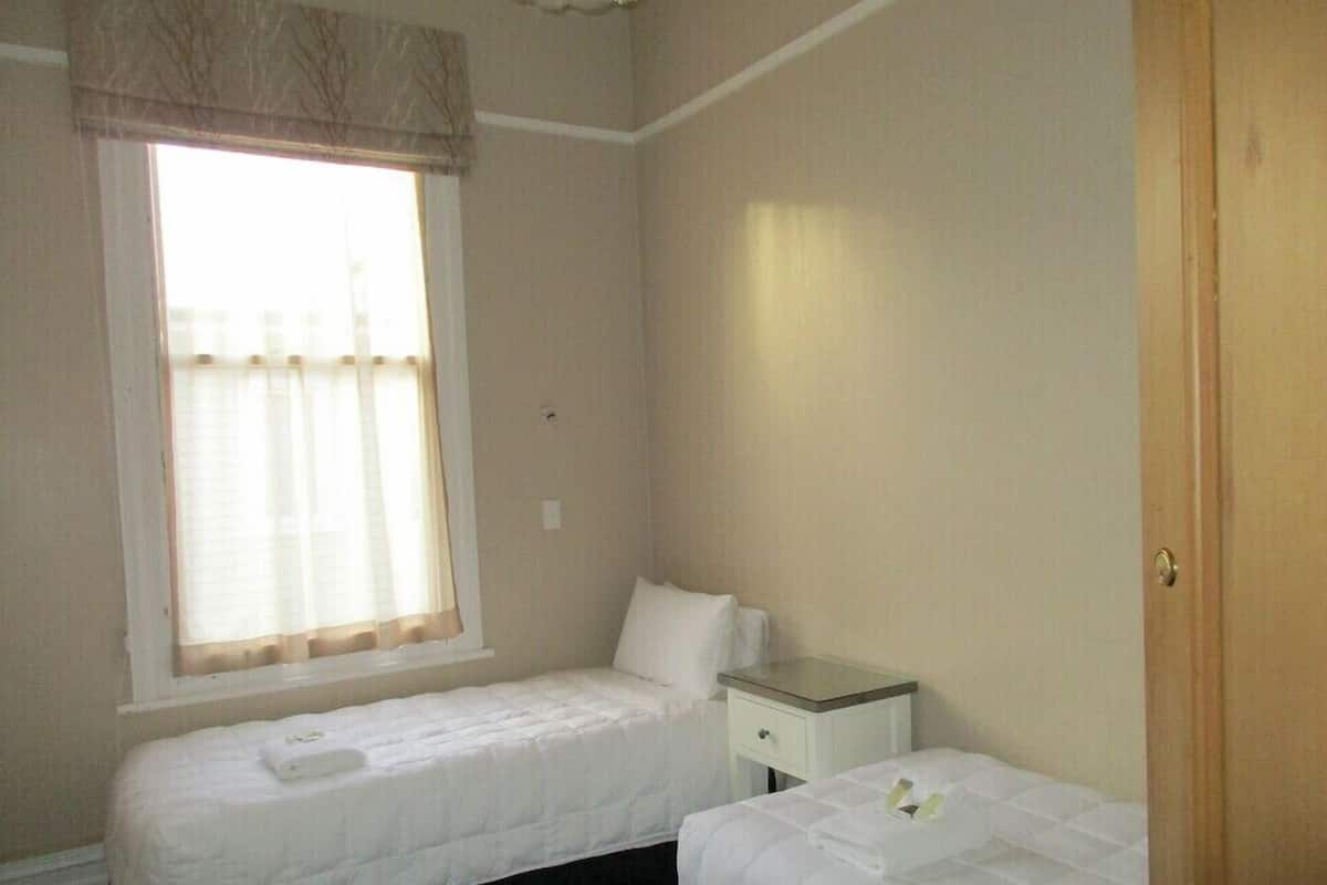 Twin Room | Iron/ironing board, free WiFi, bed sheets