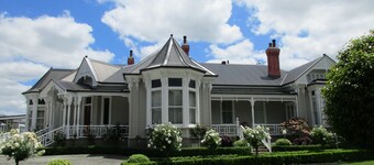 Valmai House & Motel