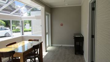 Motel Unit 2 | In-room dining