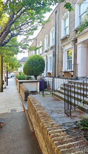 Elegant & Spacious 3-Bedroom Victorian Home with Private Garden – Central London
