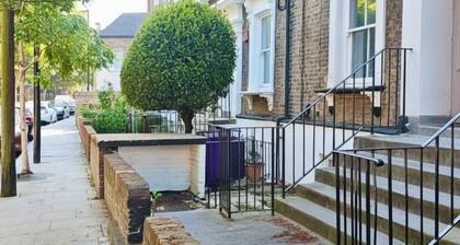 Elegant & Spacious 3-Bedroom Victorian Home with Private Garden – Central London