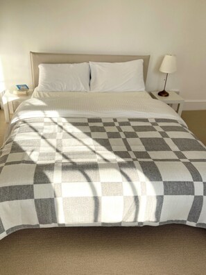 3 slaapkamers, een strijkplank/strijkijzer, gratis wifi, beddengoed