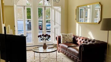 Smart-TV, peis og bøker