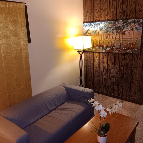 Unique 3-bedroom apartment in charming Cleveland- Garfield Heights area