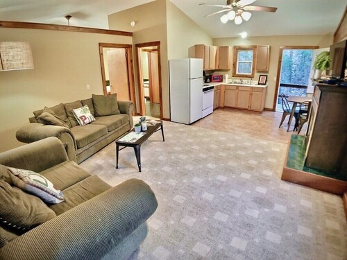 #4 - Cedar Creek Cabins - Giant Spa Tub / Charming 1-bedroom cabin