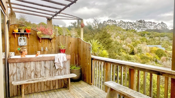 Outdoor spa tub