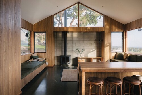 Wildwood Barn: New Luxe Home, Valley Views, Outside Bath, Firepit & Ocean Views