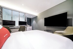 Deluxe Double or Twin Room, Shower Grab Bars, Private Bathroom | Desk, laptop workspace, free WiFi