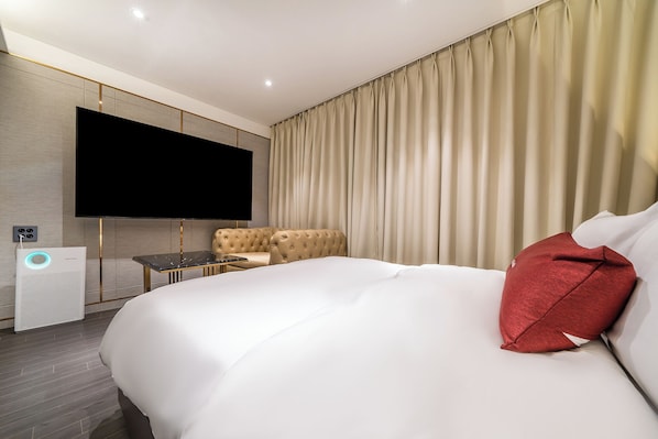 Royal Suite | Meja, ruang kerja komputer riba, Wi-fi percuma