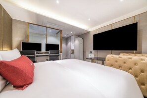 Desk, laptop workspace, free WiFi