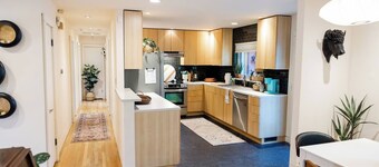 The Knox-1 mile from OU Stadium! King/Queen beds!