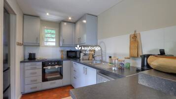 Réfrigérateur, micro-ondes, four, lave-vaisselle