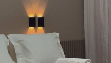 Apartamento, sacada | Cortinas blackout, ferros/tábuas de passar roupa, Wi-Fi de cortesia