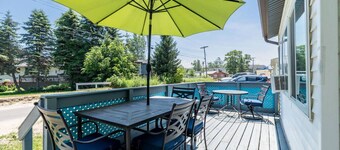 The Pietroman: Cottage in Sunset Bay with Fire Pit