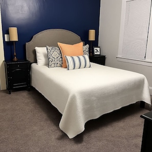 1 bedroom, desk, WiFi, bed sheets