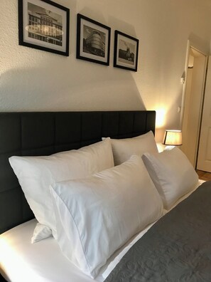 1 dormitorio, tabla de planchar con plancha, Internet y ropa de cama